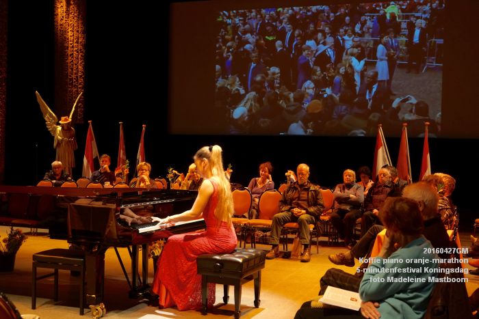 DSCF9869- Koffie piano Koningsdag oranje-marathon en het 5-minutenfestival - 27april2016 - foto Madeleine Mastboom web