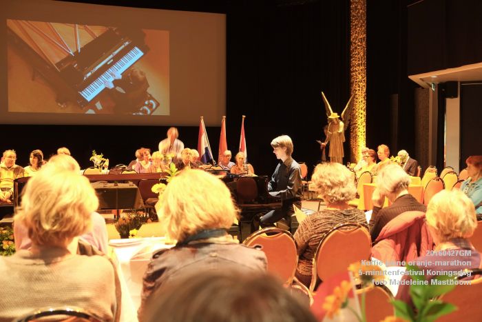DSCF9916- Koffie piano Koningsdag oranje-marathon en het 5-minutenfestival - 27april2016 - foto Madeleine Mastboom web