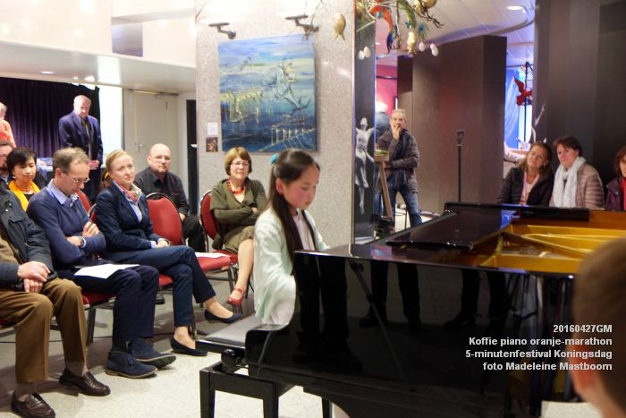 DSCF9920- Koffie piano Koningsdag oranje-marathon en het 5-minutenfestival - 27april2016 - foto Madeleine Mastboom web