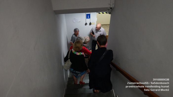 eDSC00328- Zomerschool55+ SaSdenbosch - provinciehuis rondleiding kunst en atoomkelder - 9aug2016 -  foto GerardMontE web