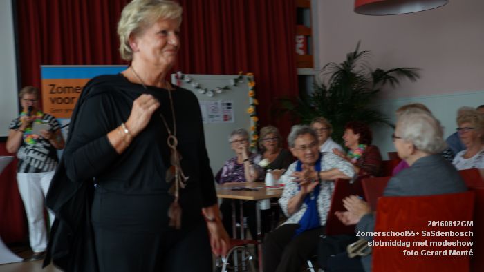 fDSC01179- Zomerschool55+ SaSdenbosch - slotmiddag met modeshow - 12aug2016 -  foto GerardMontE web