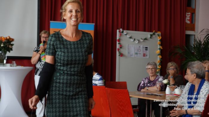 fDSC01204- Zomerschool55+ SaSdenbosch - slotmiddag met modeshow - 12aug2016 -  foto GerardMontE web
