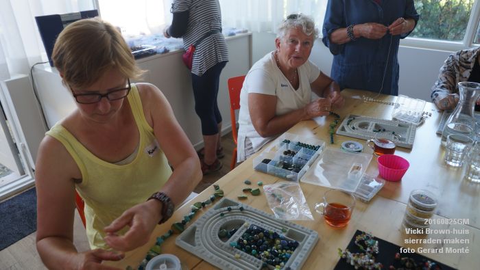 DSC00230- Vicki Brown-huis aan de Aartshertogenlaan-Graafsweg sierraden maken - 25aug2016 -  foto GerardMontE web
