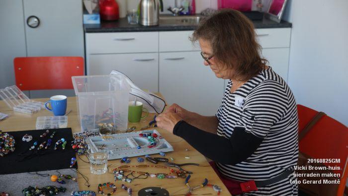 DSC00232- Vicki Brown-huis aan de Aartshertogenlaan-Graafsweg sierraden maken - 25aug2016 -  foto GerardMontE web