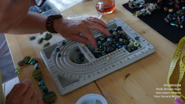 DSC00233- Vicki Brown-huis aan de Aartshertogenlaan-Graafsweg sierraden maken - 25aug2016 -  foto GerardMontE web