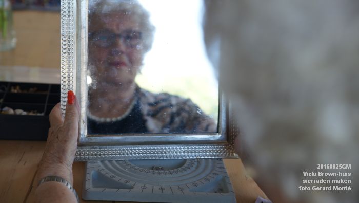 DSC00255- Vicki Brown-huis aan de Aartshertogenlaan-Graafsweg sierraden maken - 25aug2016 -  foto GerardMontE web