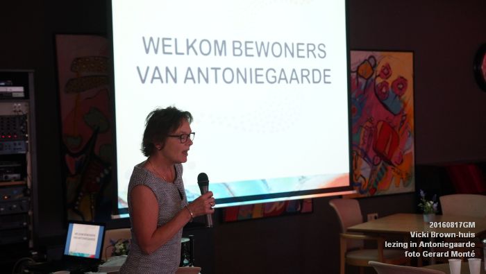 DSC09618- Vicki Brown-huis lezing  in Antoniegaarde - 17aug2016 -  foto GerardMontE web