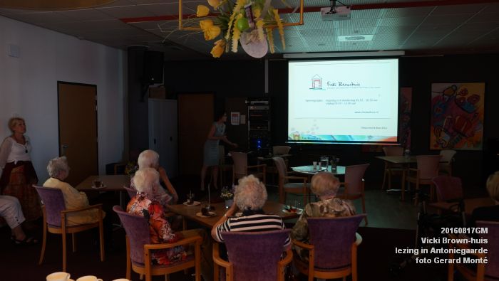 DSC09630- Vicki Brown-huis lezing  in Antoniegaarde - 17aug2016 -  foto GerardMontE web