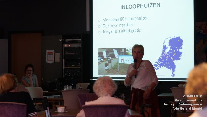 DSC09650- Vicki Brown-huis lezing  in Antoniegaarde - 17aug2016 -  foto GerardMontE web