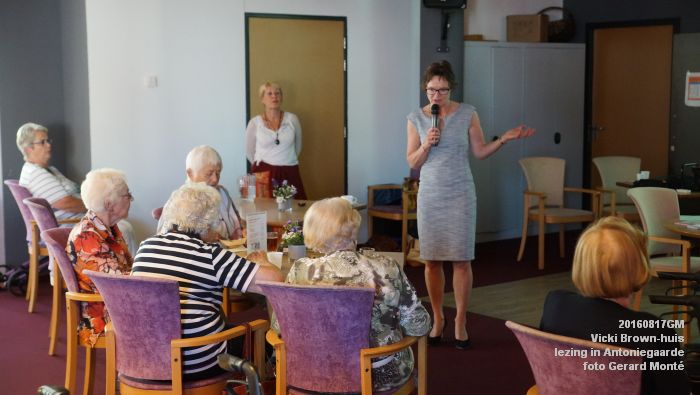 DSC09667- Vicki Brown-huis lezing  in Antoniegaarde - 17aug2016 -  foto GerardMontE web