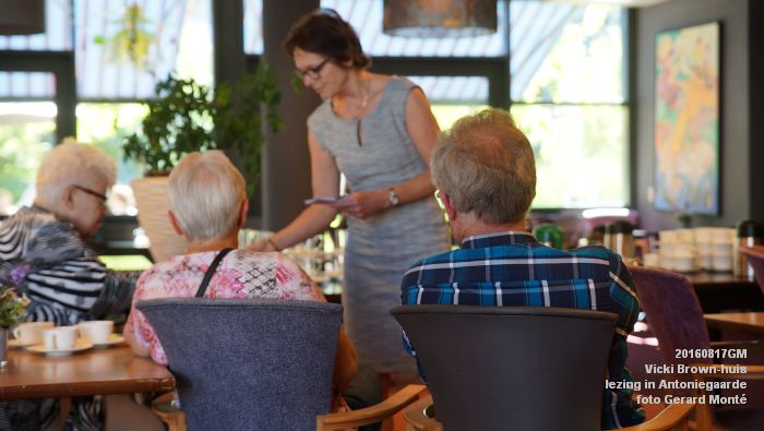 DSC09672- Vicki Brown-huis lezing  in Antoniegaarde - 17aug2016 -  foto GerardMontE web