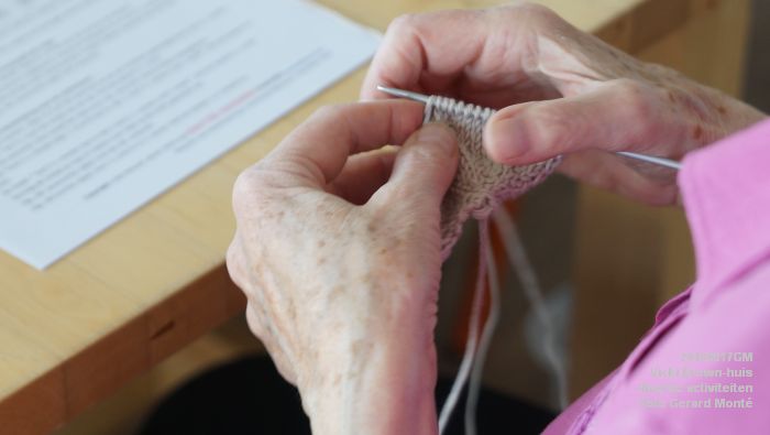 bcDSC02584- Vicki Brown-huis - breien en creatieve activiteiten - 21april2016 -  foto Gerard MontE-  web