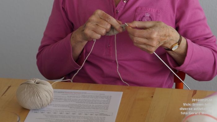 bcDSC02589- Vicki Brown-huis - breien en creatieve activiteiten - 21april2016 -  foto Gerard MontE-  web