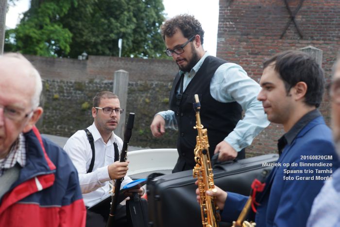 eDSC00096- Muziek op de Binnendieze -  Spaans trio Tamha - 20augustusi2016 -  foto GerardMontE web