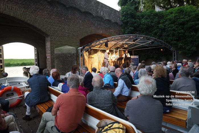eDSC00138- Muziek op de Binnendieze -  Spaans trio Tamha - 20augustusi2016 -  foto GerardMontE web