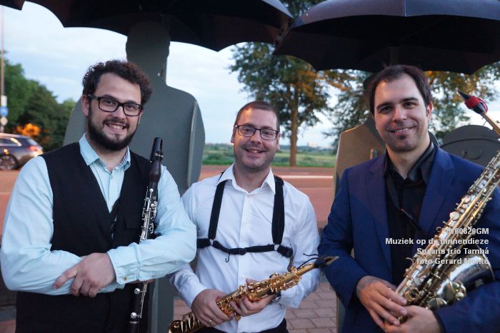 eDSC00172- Muziek op de Binnendieze -  Spaans trio Tamha - 20augustusi2016 -  foto GerardMontE web