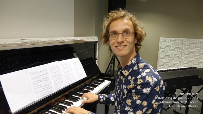 DSC08416-DSC08414- Koffie bij de piano - Lions club - Atrium van de Muzerije - 4september2016 -  foto GerardMontE web
