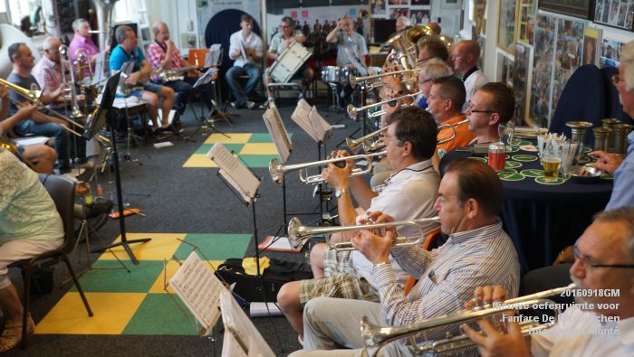 DSC00271- Nieuwe oefenruimte voor de Komische Folkloristische Fanfare De Kikvorschen 28-8 - 18september2016 -  foto GerardMontE web