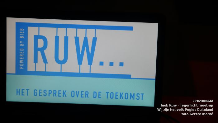 DSC07695-  Ruw - Tegenlicht meet-up over Wij zijn het volk Pegida in Duitsland - 4oktober2016 -  foto GerardMontE web