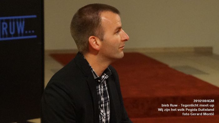 DSC07701-  Ruw - Tegenlicht meet-up over Wij zijn het volk Pegida in Duitsland - 4oktober2016 -  foto GerardMontE web