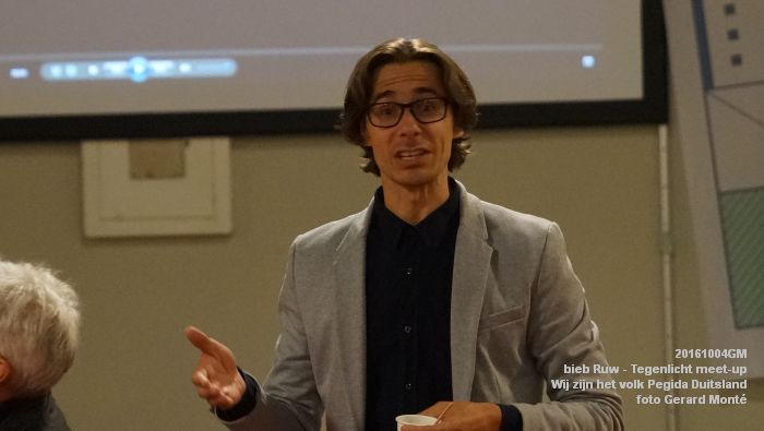 DSC07704-  Ruw - Tegenlicht meet-up over Wij zijn het volk Pegida in Duitsland - 4oktober2016 -  foto GerardMontE web