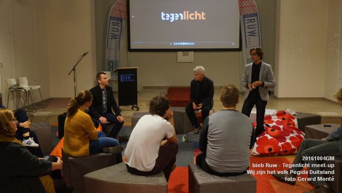 DSC07714-  Ruw - Tegenlicht meet-up over Wij zijn het volk Pegida in Duitsland - 4oktober2016 -  foto GerardMontE web