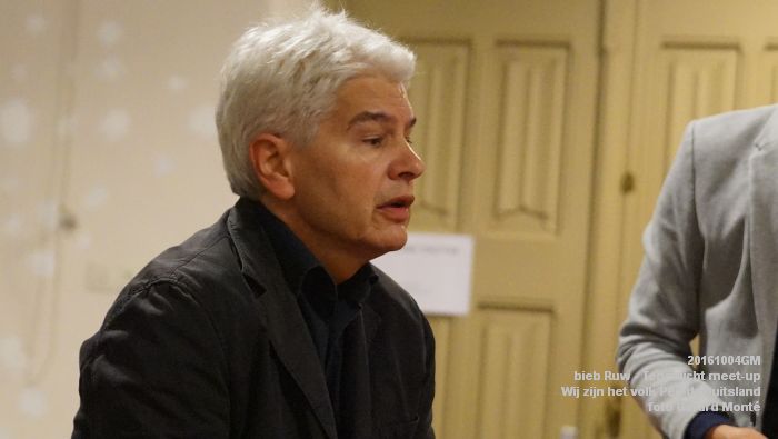 DSC07721-  Ruw - Tegenlicht meet-up over Wij zijn het volk Pegida in Duitsland - 4oktober2016 -  foto GerardMontE web