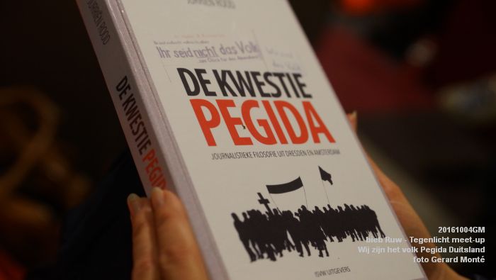 DSC07722-  Ruw - Tegenlicht meet-up over Wij zijn het volk Pegida in Duitsland - 4oktober2016 -  foto GerardMontE web