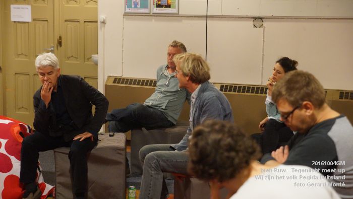 DSC07726-  Ruw - Tegenlicht meet-up over Wij zijn het volk Pegida in Duitsland - 4oktober2016 -  foto GerardMontE web