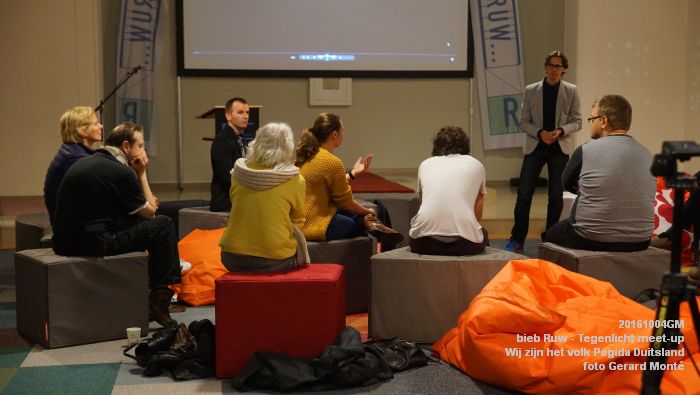 DSC07739-  Ruw - Tegenlicht meet-up over Wij zijn het volk Pegida in Duitsland - 4oktober2016 -  foto GerardMontE web