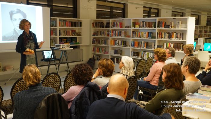 eDSC00434- -bieb R Maand Geschiedenis - Sanne van Heijst - Philips-meisje Kamp Vught -18oktober2016 - foto Gerard MontE web