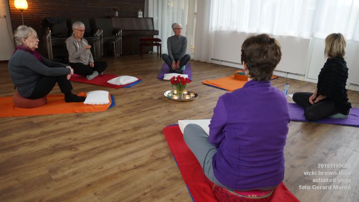 eDSC03822- vicki brown-huis - activiteit yoga - 9november2016 - foto GerardMontE web