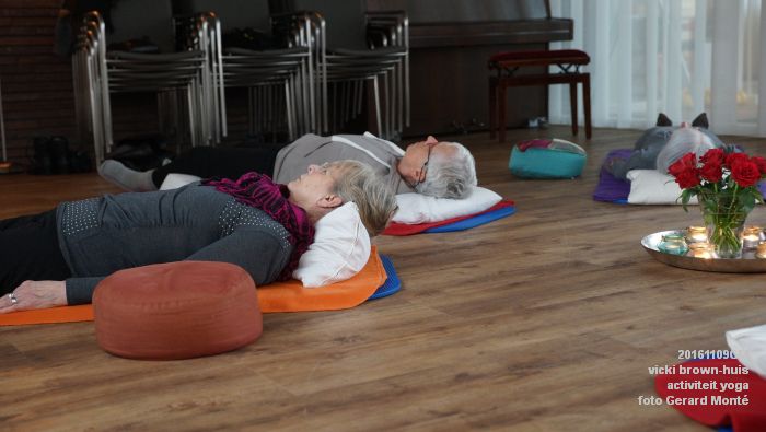 eDSC03823- vicki brown-huis - activiteit yoga - 9november2016 - foto GerardMontE web