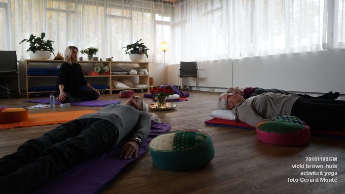 eDSC03827- vicki brown-huis - activiteit yoga - 9november2016 - foto GerardMontE web