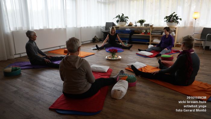 eDSC03853- vicki brown-huis - activiteit yoga - 9november2016 - foto GerardMontE web