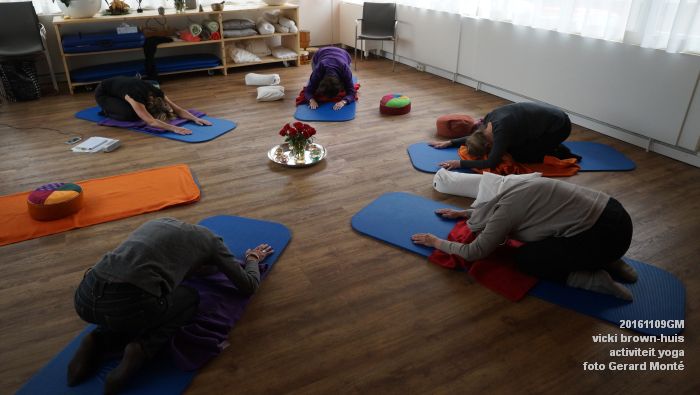 eDSC03875- vicki brown-huis - activiteit yoga - 9november2016 - foto GerardMontE web