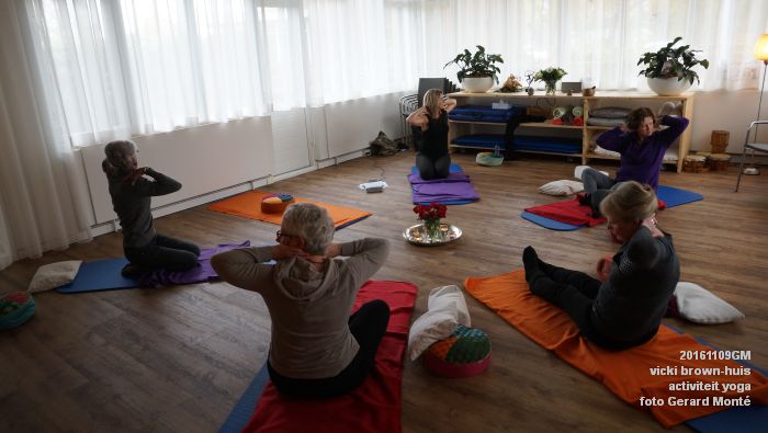 eDSC03878- vicki brown-huis - activiteit yoga - 9november2016 - foto GerardMontE web