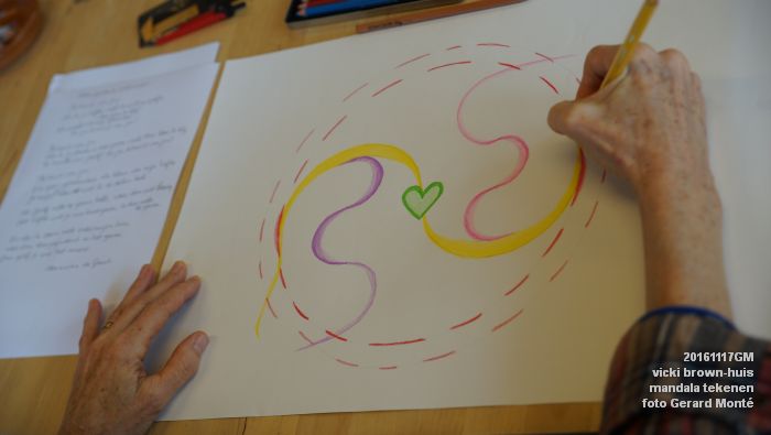 eDSC04883- vicki brown-huis - mandala tekenen - 17november2016 - foto GerardMontE web