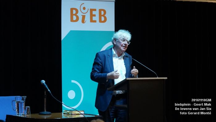 DSC04009- biebplein Geert Mak over De levens van Jan Six - 10november2016 - foto Gerard MontE web