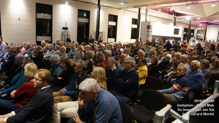 DSC04013- biebplein Geert Mak over De levens van Jan Six - 10november2016 - foto Gerard MontE web