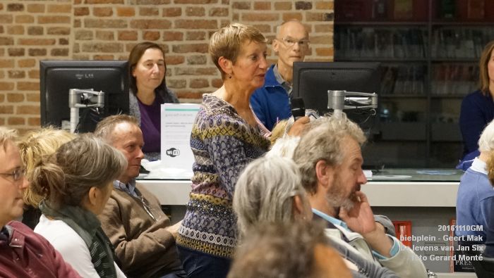 DSC04017- biebplein Geert Mak over De levens van Jan Six - 10november2016 - foto Gerard MontE web