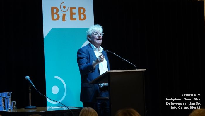 DSC04042- biebplein Geert Mak over De levens van Jan Six - 10november2016 - foto Gerard MontE web