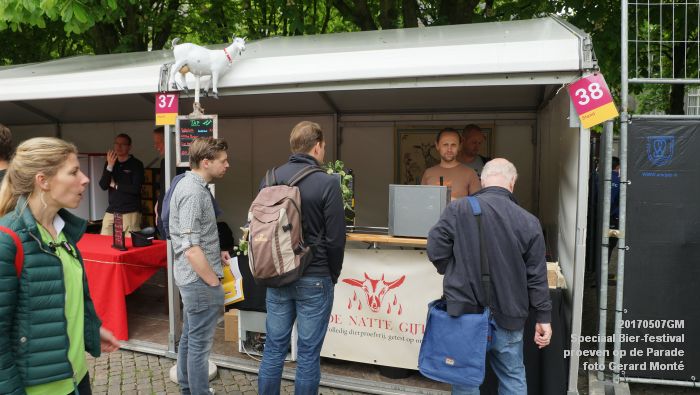 DSC06599- Zondagmiddag in Den Bosch - Speciaal Bier-festival op de Parade - 7meil2017 - foto GerardMontE web