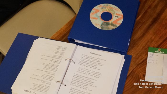 DSC06621- Zondagmiddag in Den Bosch - Zingen op zondag in cafe t Root Scharlaken - 7meil2017 - foto GerardMontE web