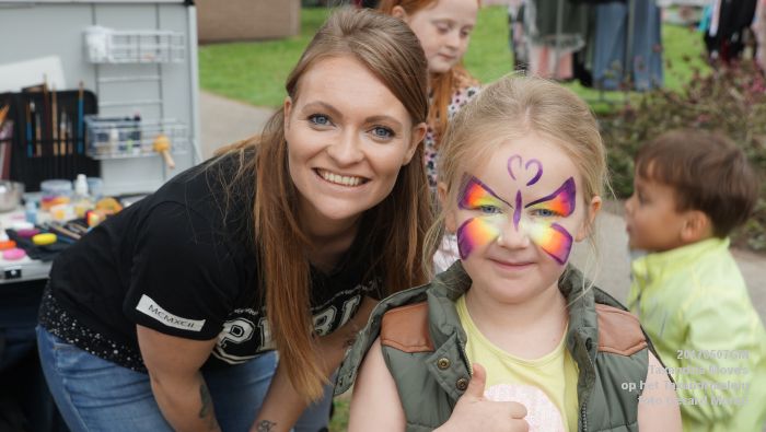 DSC06671- Zondagmiddag in Den Bosch - Taxandria Moves op het Taxandriaplein - 7meil2017 - foto GerardMontE web