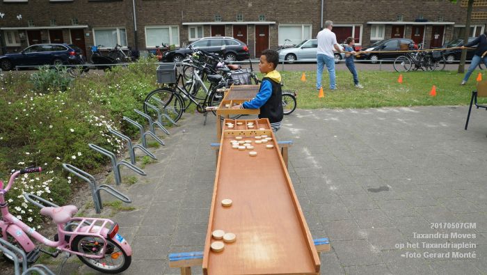 DSC06675- Zondagmiddag in Den Bosch - Taxandria Moves op het Taxandriaplein - 7meil2017 - foto GerardMontE web