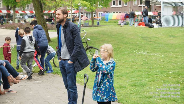 DSC06685- Zondagmiddag in Den Bosch - Taxandria Moves op het Taxandriaplein - 7meil2017 - foto GerardMontE web