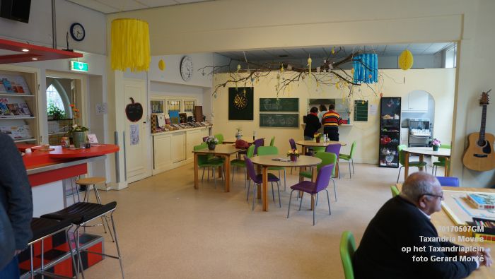 DSC06693- Zondagmiddag in Den Bosch - Taxandria Moves op het Taxandriaplein - 7meil2017 - foto GerardMontE web