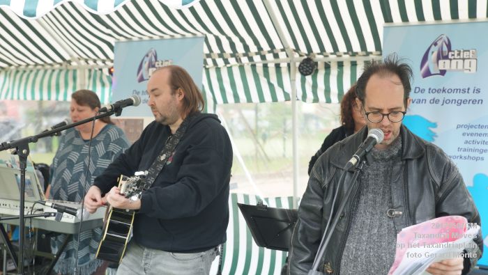DSC06711- Zondagmiddag in Den Bosch - Taxandria Moves op het Taxandriaplein - 7meil2017 - foto GerardMontE web