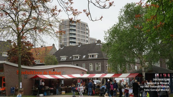 DSC06714- Zondagmiddag in Den Bosch - Taxandria Moves op het Taxandriaplein - 7meil2017 - foto GerardMontE web